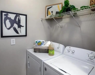 1212 James Jackson Parkway Nw - Photo Thumbnail 6