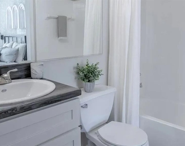 1212 James Jackson Parkway Nw - Photo Thumbnail 4