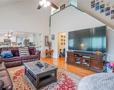 10910 Chatburn Way - Photo Thumbnail 10
