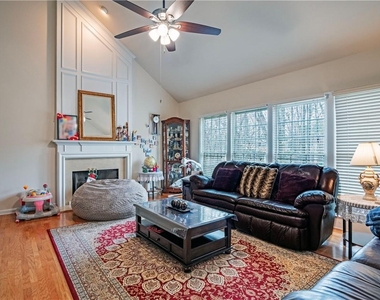 10910 Chatburn Way - Photo Thumbnail 11