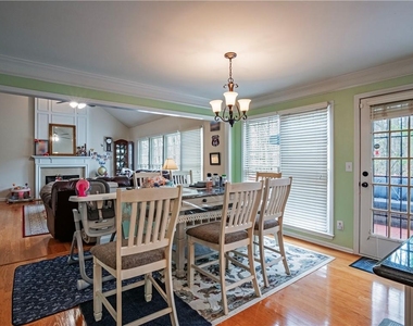 10910 Chatburn Way - Photo Thumbnail 8