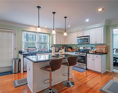 10910 Chatburn Way - Photo Thumbnail 7