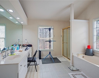 10910 Chatburn Way - Photo Thumbnail 16