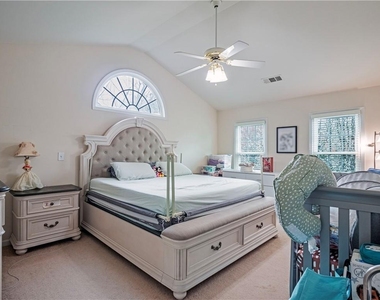 10910 Chatburn Way - Photo Thumbnail 15