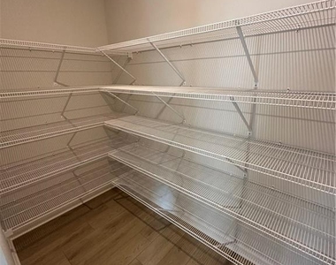 352 Skylar Court - Photo Thumbnail 4