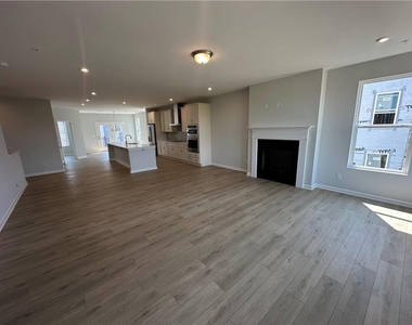 352 Skylar Court - Photo Thumbnail 12