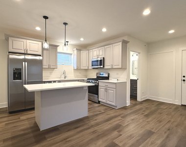 114 Stephen Street - Photo Thumbnail 2