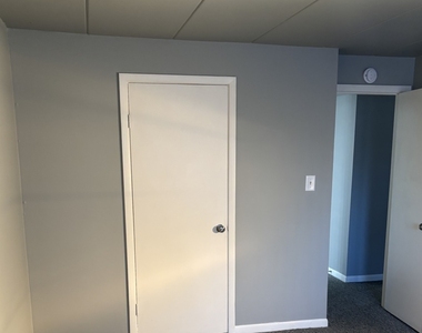 18361 Glen Oak Avenue - Photo Thumbnail 5