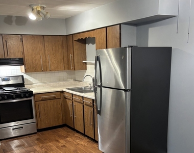 18361 Glen Oak Avenue - Photo Thumbnail 2
