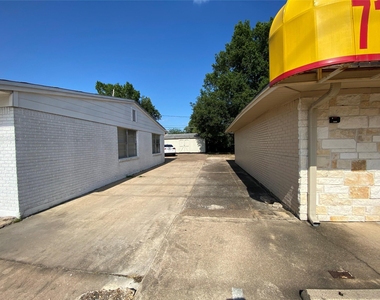 2125 Strawberry Road - Photo Thumbnail 5