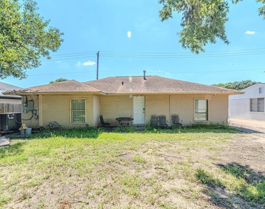 2125 Strawberry Road - Photo Thumbnail 13