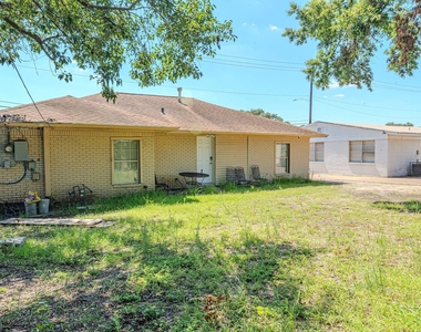 2125 Strawberry Road - Photo Thumbnail 14