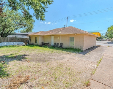 2125 Strawberry Road - Photo Thumbnail 11