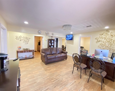 2125 Strawberry Road - Photo Thumbnail 6