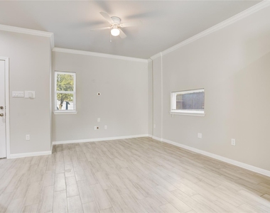1045 Marcolin Street - Photo Thumbnail 4