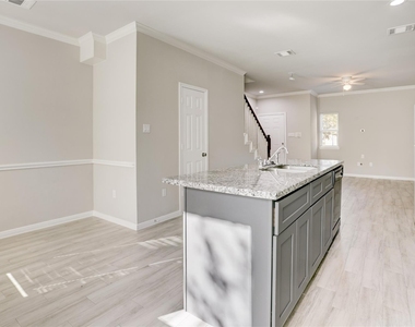 1045 Marcolin Street - Photo Thumbnail 3