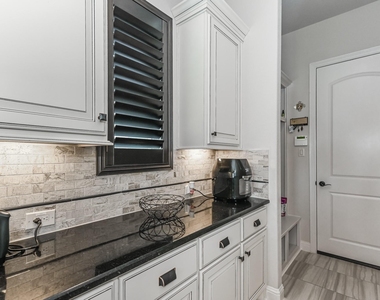 6110 Meadow Bluff Court - Photo Thumbnail 9