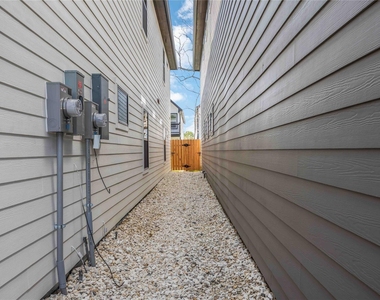 8013 Cora Street - Photo Thumbnail 16