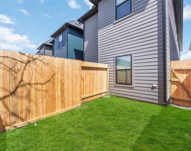 8013 Cora Street - Photo Thumbnail 17