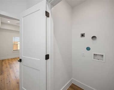 8013 Cora Street - Photo Thumbnail 10