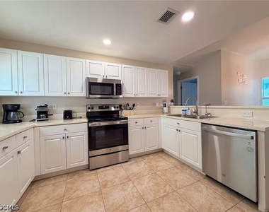 2937 Sw 8th Place - Photo Thumbnail 3