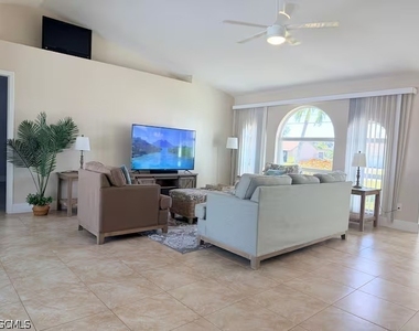 2937 Sw 8th Place - Photo Thumbnail 6