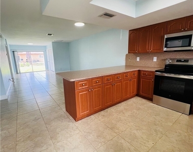 1406 Se 2nd Place - Photo Thumbnail 3