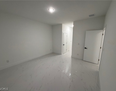 3201 57th Street W - Photo Thumbnail 7