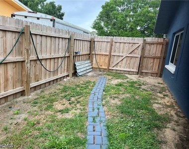 19113/115 Holly Road - Photo Thumbnail 3