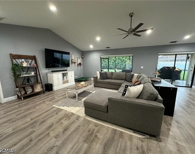 1714 Se 2nd Street - Photo Thumbnail 1