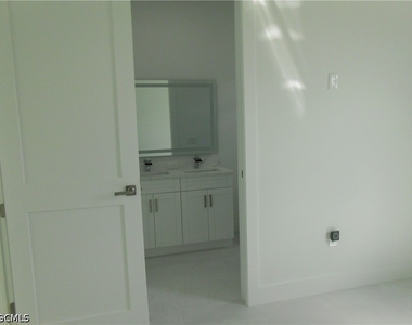 320 Poplar Street - Photo Thumbnail 15