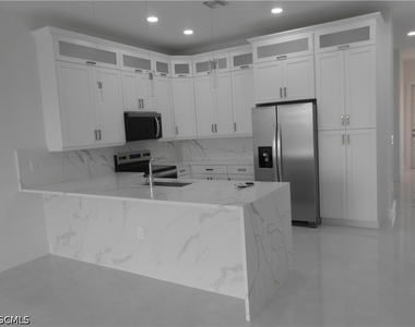 320 Poplar Street - Photo Thumbnail 6