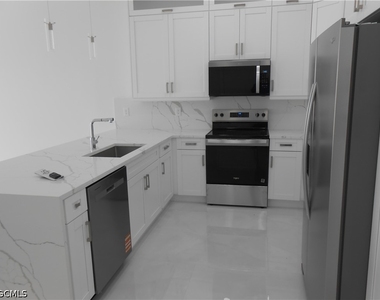 320 Poplar Street - Photo Thumbnail 10