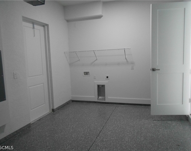 320 Poplar Street - Photo Thumbnail 28