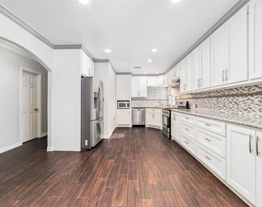 5012 Irvington Boulevard - Photo Thumbnail 4