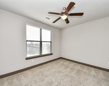 5454 Washington St Avenue - Photo Thumbnail 22