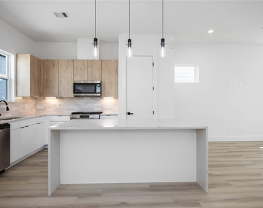 6735 Peerless Street - Photo Thumbnail 6