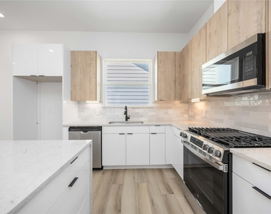 6735 Peerless Street - Photo Thumbnail 1