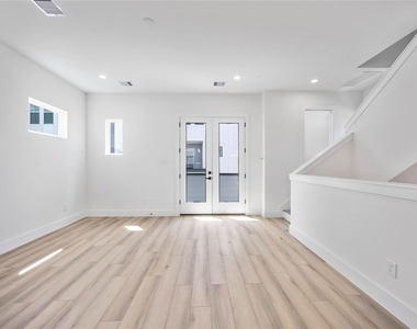 6735 Peerless Street - Photo Thumbnail 4