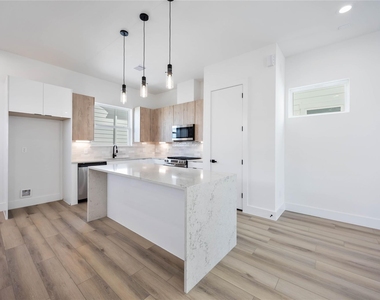 6735 Peerless Street - Photo Thumbnail 3