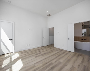 6735 Peerless Street - Photo Thumbnail 12
