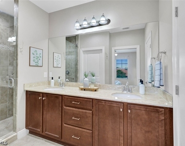 1439 Santiago Circle - Photo Thumbnail 12