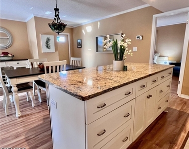 256 Palm Drive - Photo Thumbnail 9