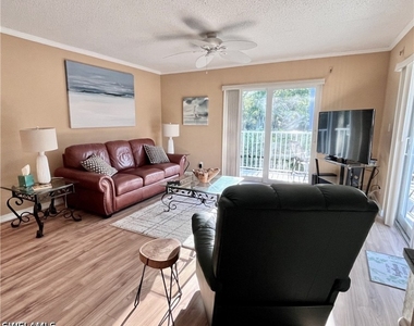 256 Palm Drive - Photo Thumbnail 5