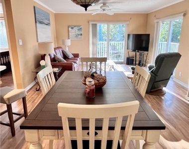 256 Palm Drive - Photo Thumbnail 7