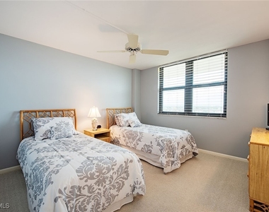 260 Seaview Court - Photo Thumbnail 8
