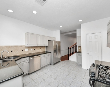 2204 Gemini Street - Photo Thumbnail 15