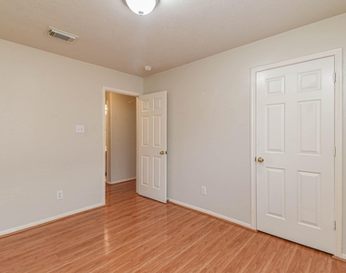 13735 Branford Greens Drive - Photo Thumbnail 11