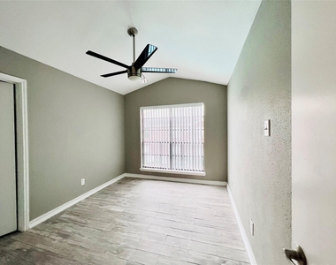 2121 El Paseo Street - Photo Thumbnail 10