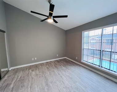2121 El Paseo Street - Photo Thumbnail 9